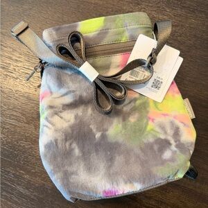 lululemon athletica Tie-Dye Crossbody water bottle Bag
